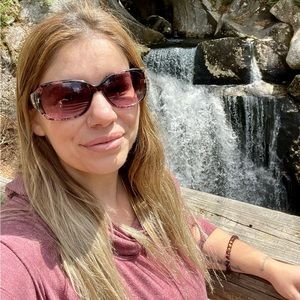 Meet your Posher, Alicia